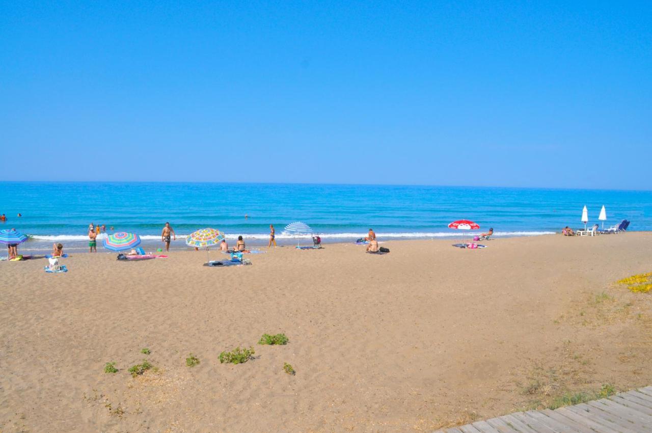 Holiday Studio Apartments Yannis On Agios Gordios Beach In Corfu ภายนอก รูปภาพ