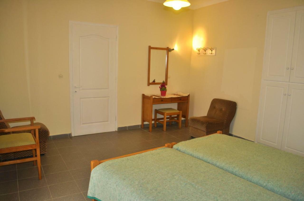 Holiday Studio Apartments Yannis On Agios Gordios Beach In Corfu ภายนอก รูปภาพ