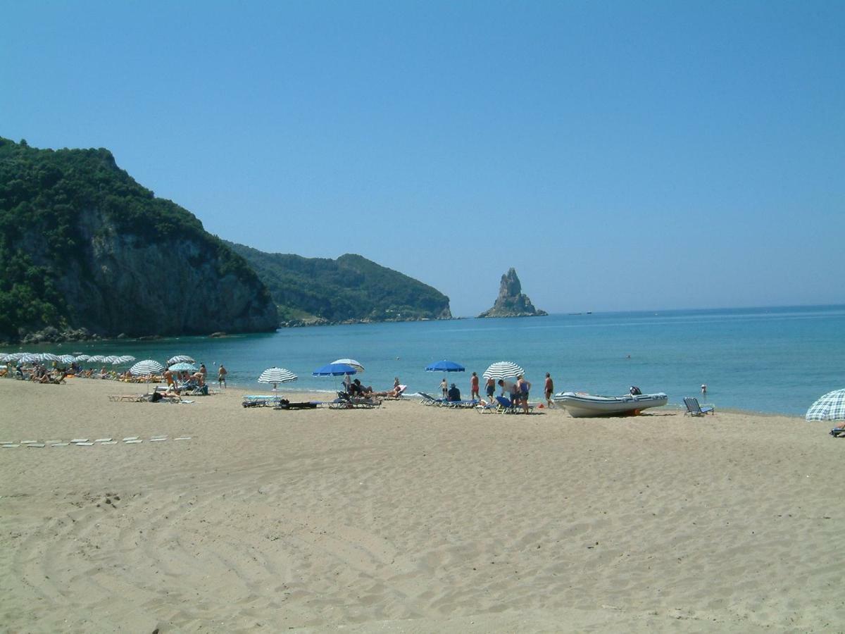 Holiday Studio Apartments Yannis On Agios Gordios Beach In Corfu ภายนอก รูปภาพ