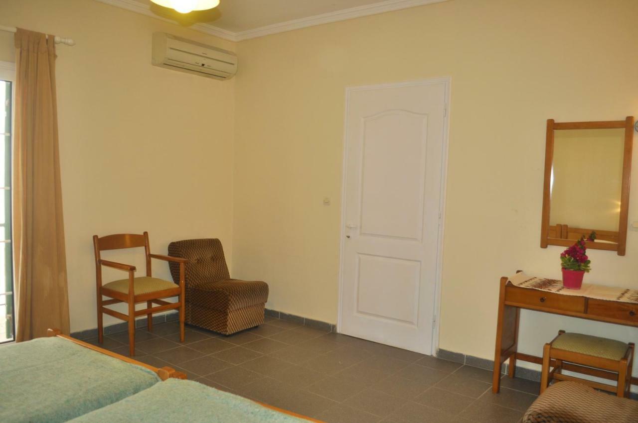 Holiday Studio Apartments Yannis On Agios Gordios Beach In Corfu ภายนอก รูปภาพ