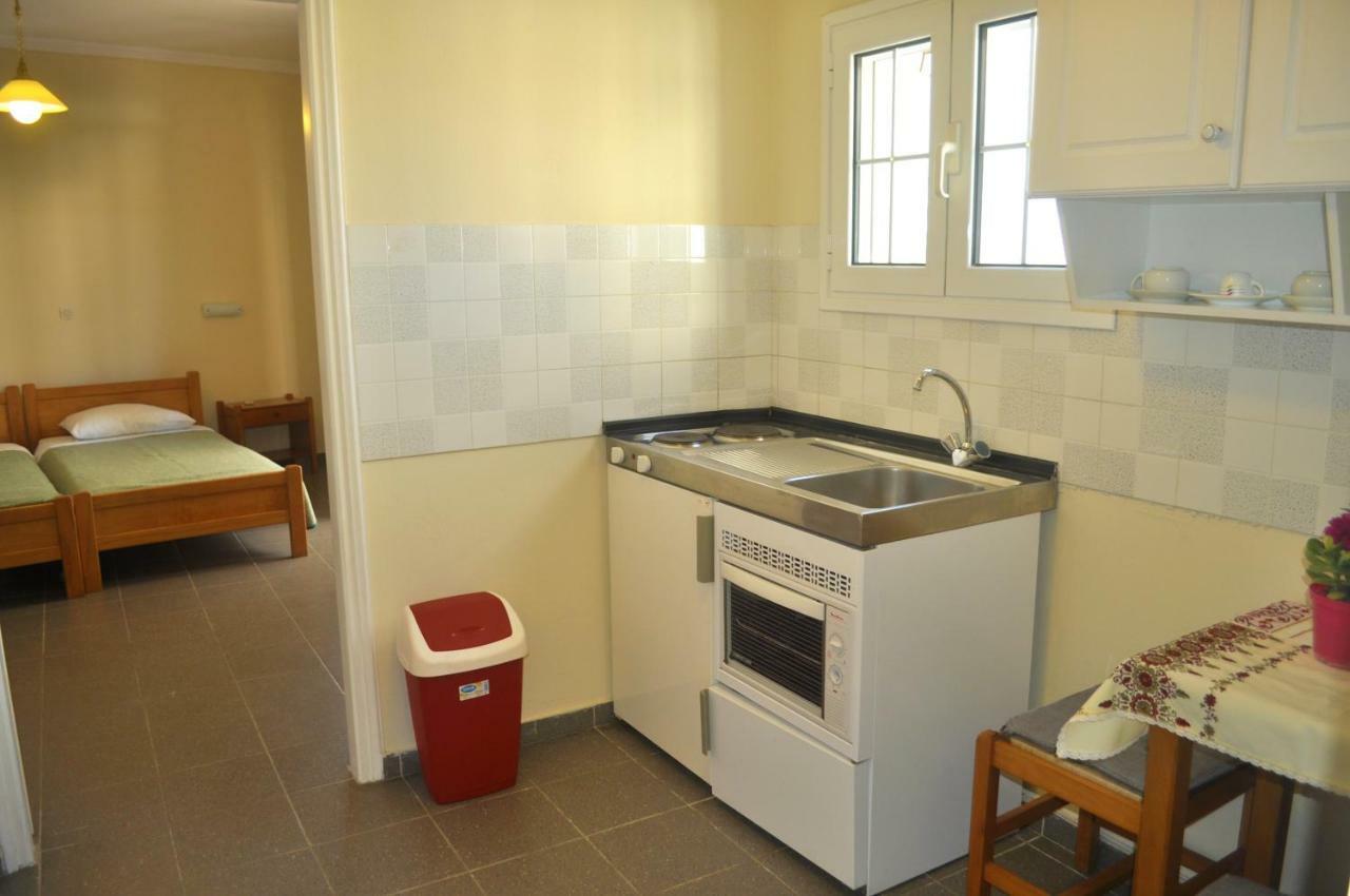 Holiday Studio Apartments Yannis On Agios Gordios Beach In Corfu ภายนอก รูปภาพ